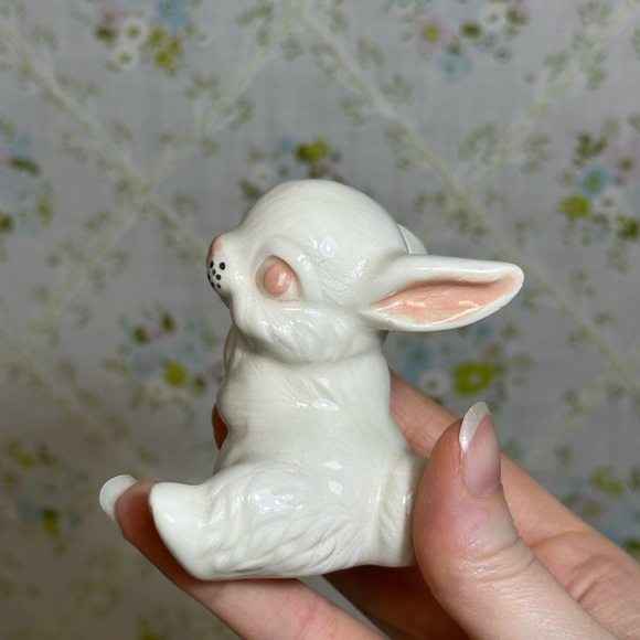 Adorable Vintage Bunny Rabbit Figurine - Picture 9 of 11